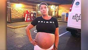 Těhotná žena vešla do restaurace. To, co jí řekla číšnice, ji zcela šokovalo! 